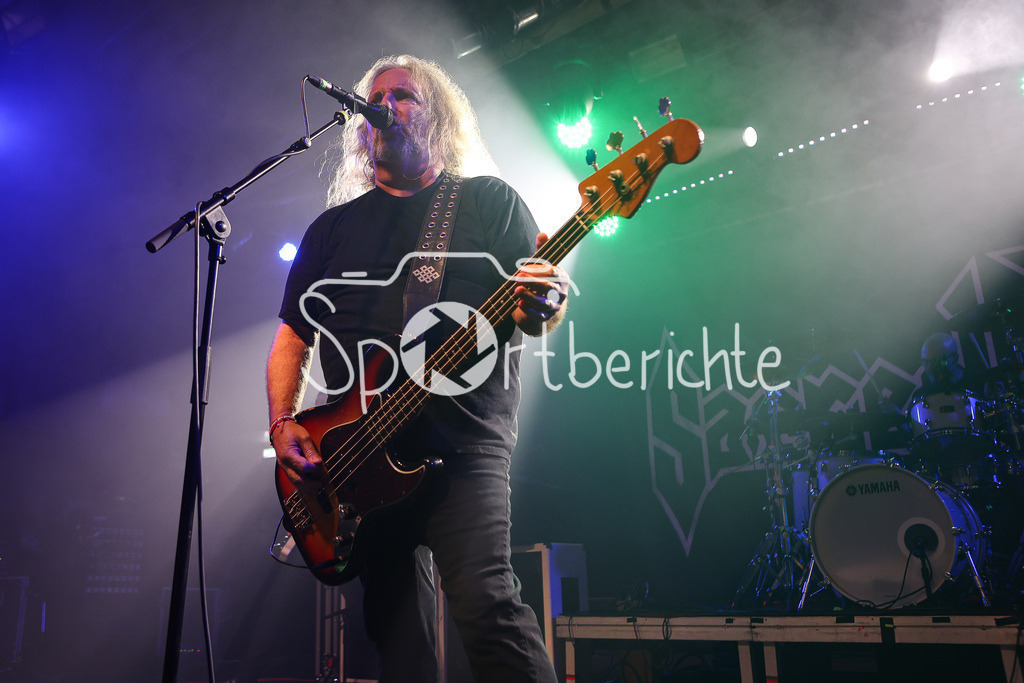 Night Of The Living Trash  | Sacred Reich Frontmann Phil Rind in Aktion beim Auftritt im Backstage Werk in Muenchen
