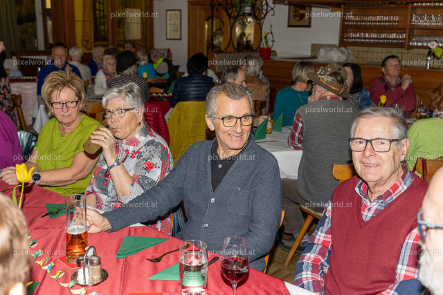 Seniorenbund - Fleischnudel Essen beim Gfrerer-Lipp | Bildershop von pixelworld.at - Realisiert mit Pictrs.com
