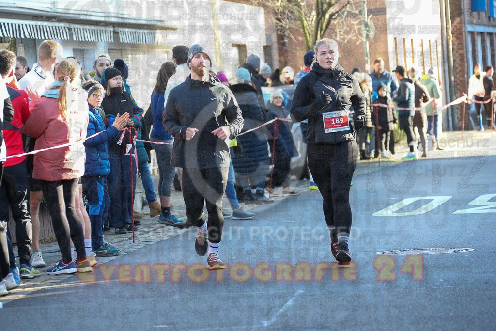 241201_1242_EX1_3173 | Sportfotografie im Rhein-Sieg Kreis, Köln, Bonn, NRW, Rheinland Pfalz, Hessen, etc. Unser Tätigkeitsfeld umfasst den Laufsport vom Volkslauf über den Marathon, Duathlon, Triathon bis zum Ultralauf wie Kölnpfad Ultra oder Schindertrail.