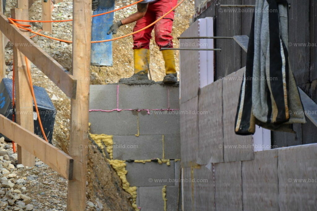 bib-lg04-betonarbeiten-0426 | Nach LV-Leistungsgruppen sortierte Detailfotos über den Bau eines Hauses. Alle Hausbau-Bilder direkt vom Urheber und Autor der Website Haus-Selber-Bauen.com