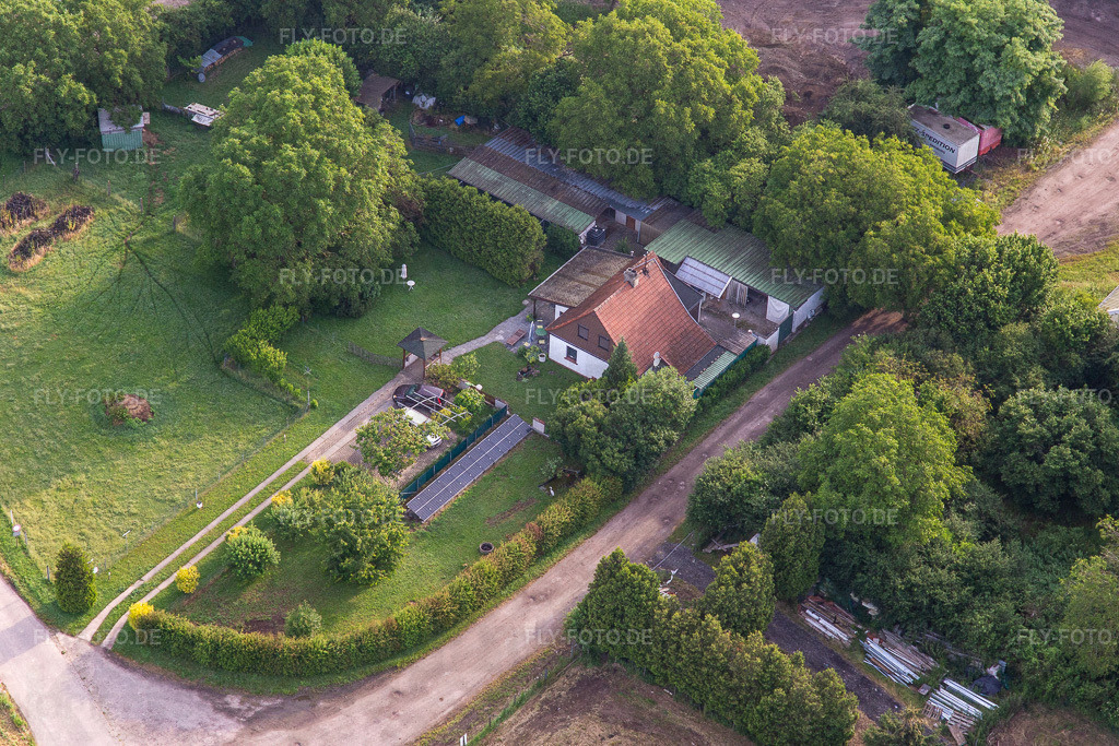 Wohnhaus am Waldrand | Luftbild: Wohnhaus am Waldrand in Insheim im Bundesland Rheinland-Pfalz in Deutschland. Foto: IMG_141758.jpg vom 18.06.2024 durch ©2025 Werner Riehm fly-foto.de/copyright - Realisiert mit Pictrs.com