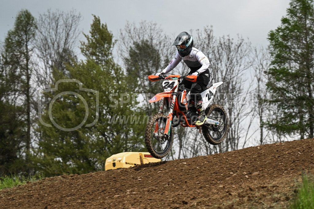 Motocross Schlatt bei Winterthur - 30. April 2023 | #24 Sudan Loane aus Broc (CH) auf KTM in der Kategorie Swiss MX Women Cup am Motocross Schlatt bei Winterthur, 30. April 2023. 
Instagram: @mx_schlatt | @mc_wila | @sam_schweiz
Bild: Sportfotografie Markus Aeschimann | www.markus-aeschimann.ch - Realisiert mit Pictrs.com