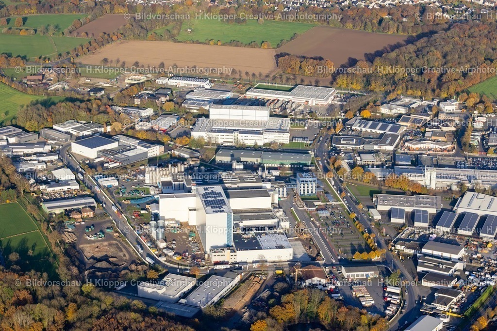 Luftbild Moers-5724 | Luftbildfotografie Gebäude und Produktionshallen auf dem Lebensmittelhersteller- Werksgelände "Moers Frischeprodukte GmbH & Co. KG" an der Pferdsweide, Doktor-Berns-Straße in Moers - Realisiert mit Pictrs.com