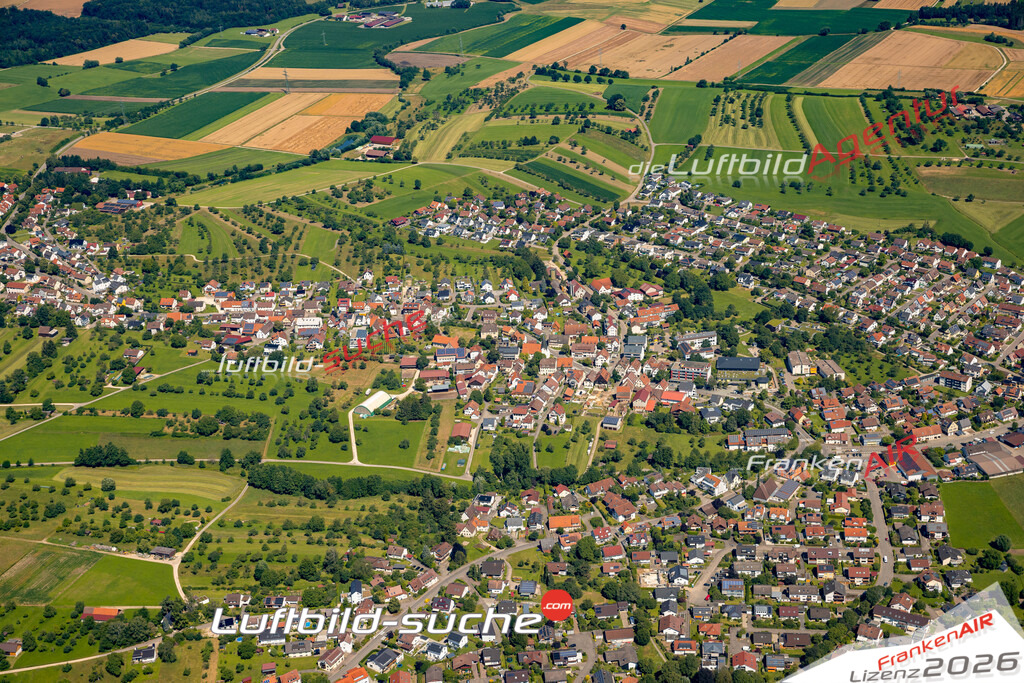 Das Luftbild zeigt :  Hattenhofen - Die Luftaufnahme wurde 2024 vom UL-Flugzeug aus erstellt ( keine Drohne ) - Hochauflösende Luftaufnahme - Für grossformatige Ausdrucke geeignet. Die Geschenkidee !Mit Lizenz und Bildrechte bestellbar