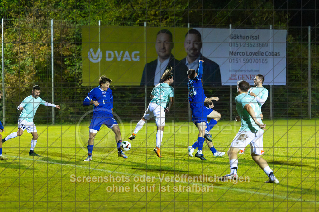 20261015_200402_0130_(c)_by_PhotoPeet | #,TSG Salach (türkis) vs. VfB Neuffen (blau), Fußball, Bezirksliga - Bezirk Neckar/Fils, 08. Spieltag, Saison 2026/2027, Rasensportplatz, Staufenecker Straße, 73084 Salach, 15.10.2026 - 19:30 Uhr,Foto: PhotoPeet / Sport- &amp; Eventfotografie / Peter Harich
