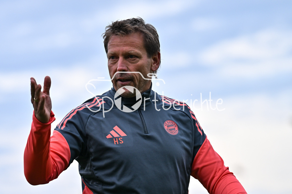 FC Memmingen - FC Bayern Amateure | im Bild Holger SEITZ Cheftrainer FC Bayern München II / Einzelfoto / Freisteller / Regionalliga Bayern: FC Memmingen - FC Bayern München II; Arena Memmigen am 29.08.2025