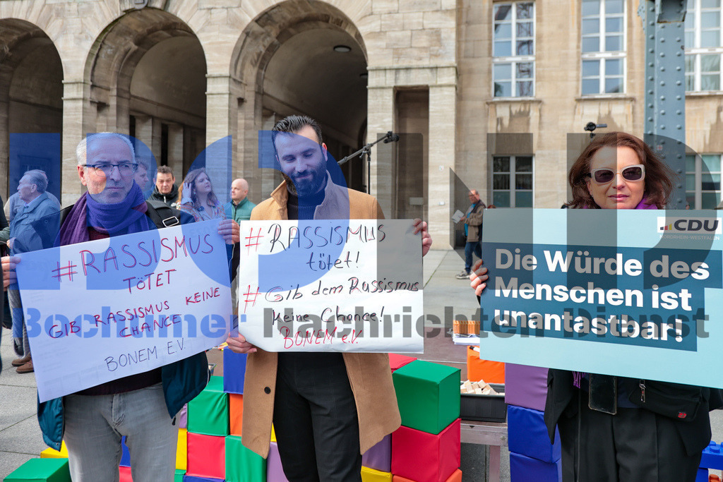 Brandmauer 2024 vor dem Rathaus der Stadt Bochum {date} -  | {headline}



(Foto: Sebastian Sendlak / BOND)

 - Realisiert mit Pictrs.com