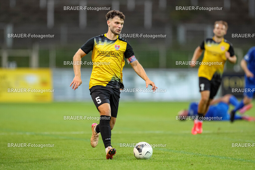 SB_KFCBAU_20250815_4904.JPG -  - KFC Uerdingen - SF Baumberg - Oberliga Niederrhein | Krefeld, Deutschland, 15.08.25: Ole Päffgen (KFC Uerdingen) in Aktion, am Ball, Einzelaktion während des Oberliga Niederrhein Spiels zwischen KFC Uerdingen - SF Baumberg in der Grotenburg Stadion am 15. August 2025 in Krefeld, Deutschland. (Foto von Stefan Brauer/Brauer-Fotoagentur)