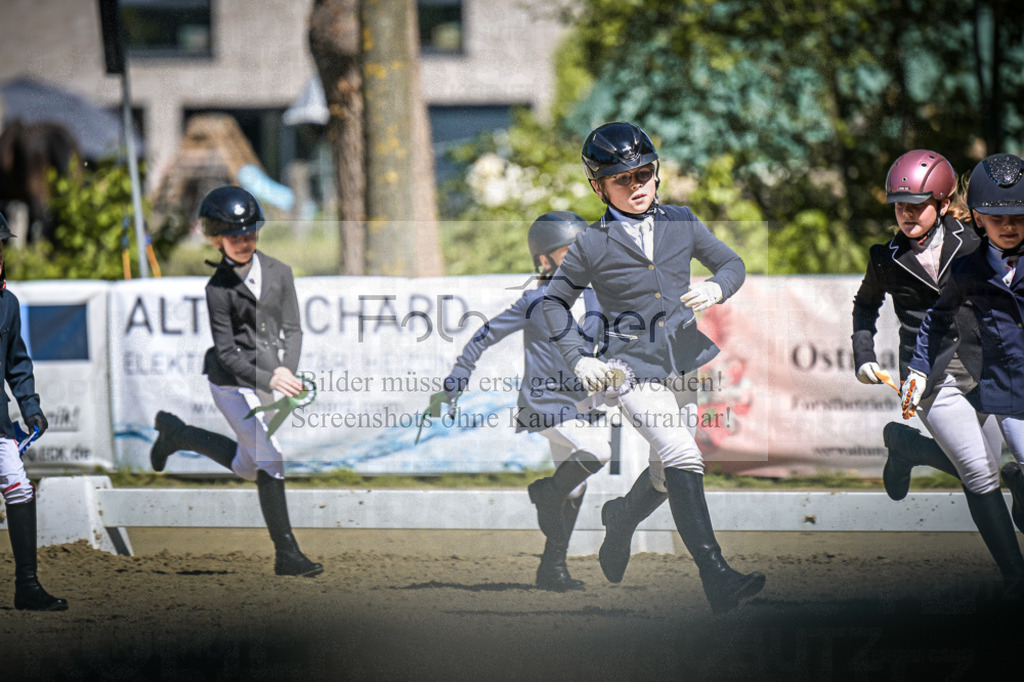 DOS_8670 | Entdecke hochwertige Reitturnierfotos von Foto Oger. Professionell, emotional und authentisch – jetzt Lieblingsmomente im Shop bestellen.Deutschlandweite Turnierfotografie. - Realisiert mit Pictrs.com