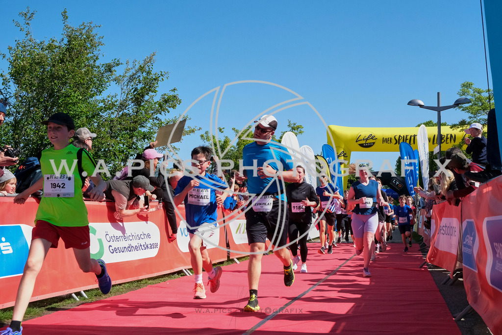 ..... | LINZ,AUSTRIA,27.April 24, Int. 3 Brückenlauf Linz  , Image shows: Photo: WAPICS / Michael ring