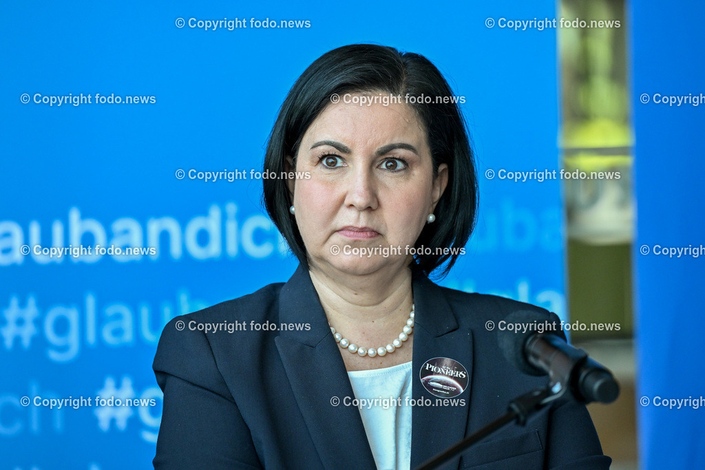 Pressekonferenz Brucknerhaus Linz - Klangwolke 2024_ Pioneer 52Hz_ 14.05.2024-18 | 14.05.2023, Brucknerhaus Linz, AUT, Pressekonferenz Brucknerhaus Linz - Klangwolke 2024, Pioneer 52Hz, im Bild Stefanie Christina Huber (Vorstandsvorsitzende Sparkasse Oberoesterreich)
