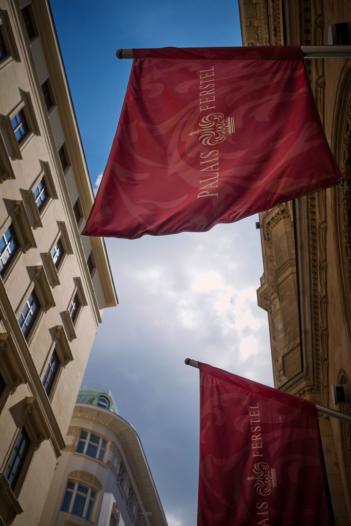 Palais Ferstel Fahne in der Strauchgasse | Wien, Austria - May 27, 2020: - Realisiert mit Pictrs.com