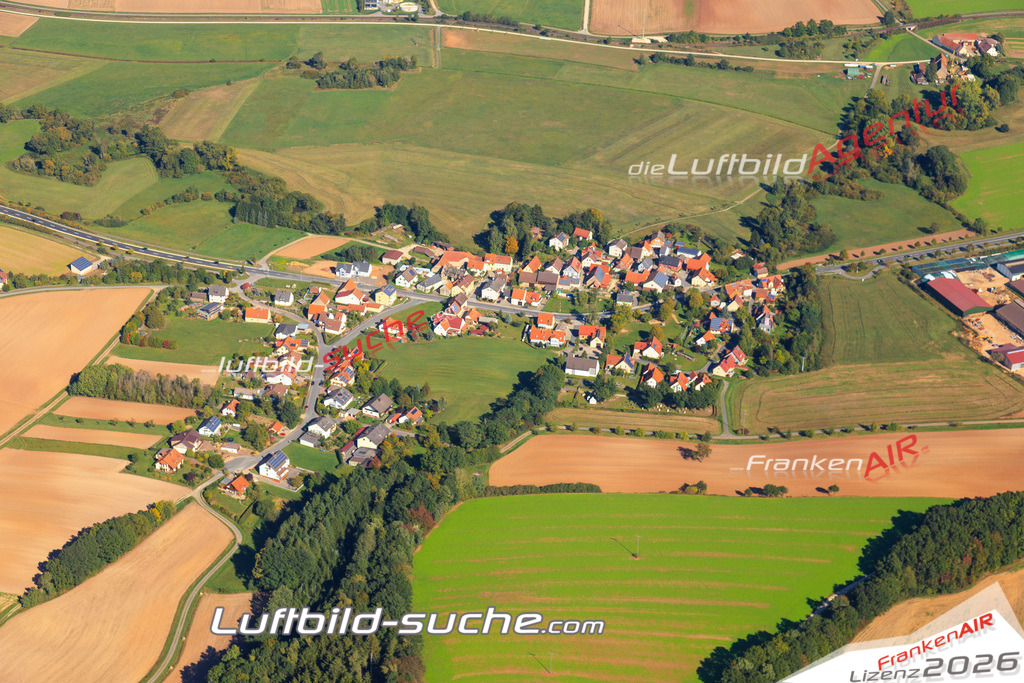 Die Luftaufnahme Dorgendorf - Baunach wurde vom UL-Flugzeug (keine Drohne) aus fotografiert.Hohe Druck- Auflösung-die Geschenkidee!
