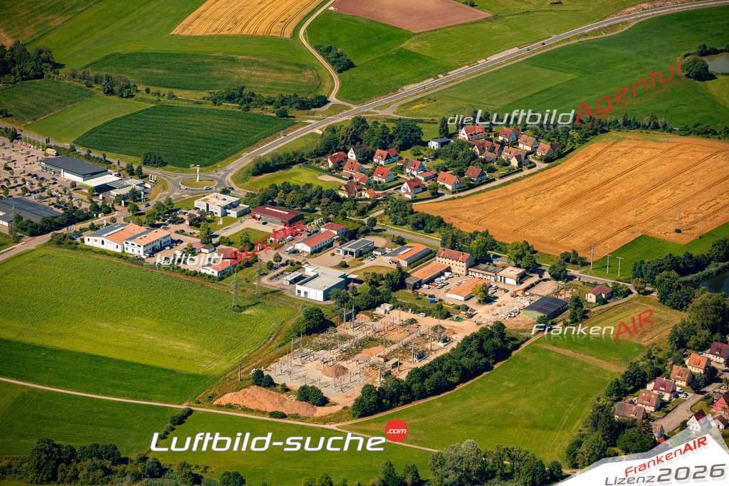Das Luftbild zeigt : Aichenzell Feuchtwangen - Die Luftaufnahme wurde 2024 vom UL-Flugzeug aus erstellt ( keine Drohne ) - Hochauflösende Luftaufnahme - Für grossformatige Ausdrucke geeignet. Die Geschenkidee !Mit Lizenz und Bildrechte bestellbar