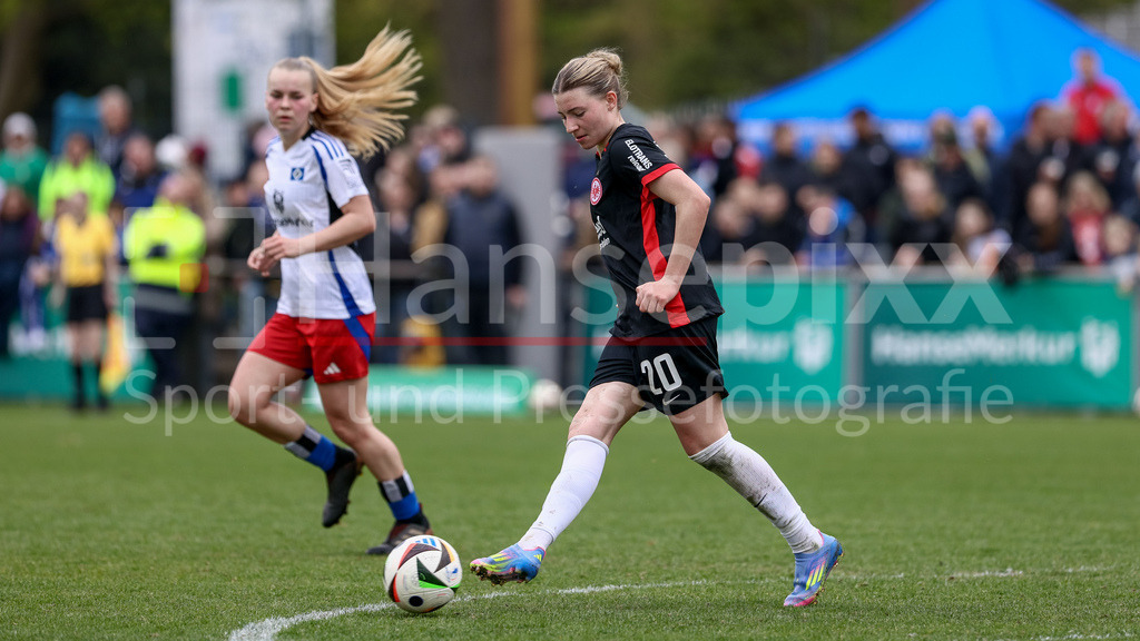 Fussball, 2. Frauen-Bundesliga, Hamburger SV - Eintracht Frankfurt II | v.li.: Tessa Zimmermann (Eintracht Frankfurt II, 20) am Ball, Einzelbild, Ganzkörper, Aktion, Action, Spielszene, DIE DFB-RICHTLINIEN UNTERSAGEN JEGLICHE NUTZUNG VON FOTOS ALS SEQUENZBILDER UND/ODER VIDEOÄHNLICHE FOTOSTRECKEN. DFB REGULATIONS PROHIBIT ANY USE OF PHOTOGRAPHS AS IMAGE SEQUENCES AND/OR QUASI-VIDEO.