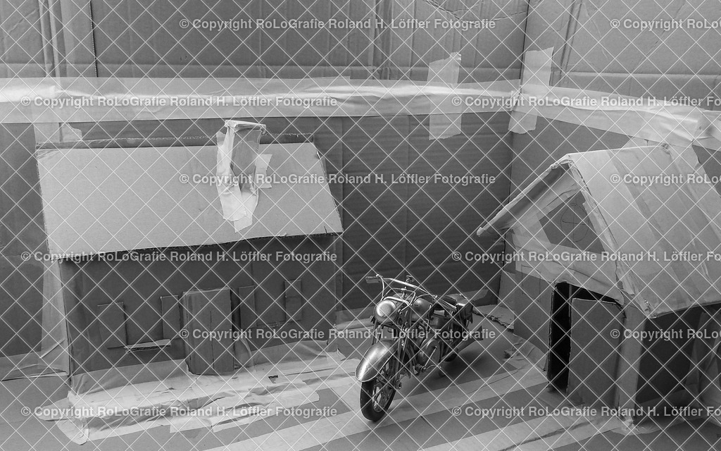 20241105_Modellandschaft mit Fahrzeugen SWoL-12 | Modellfahrzeug in Modellandschaft - Realisiert mit Pictrs.com