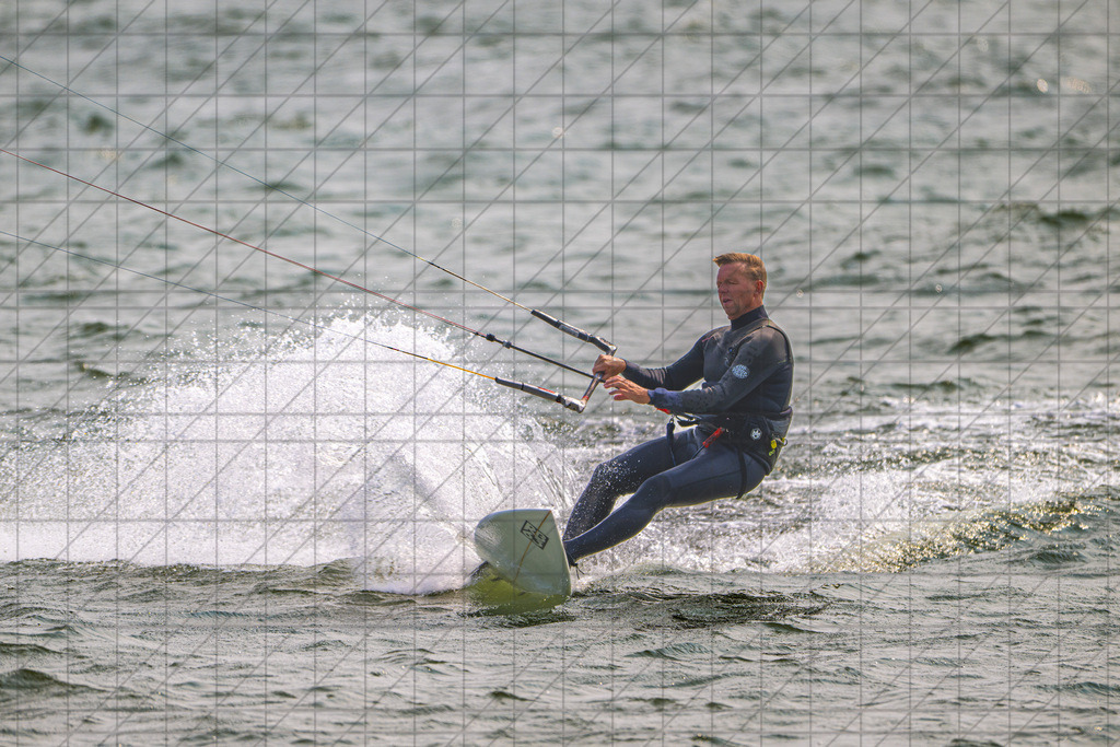 Windsurfing; div. unknown People | Hvide Sande, Denmark, 08.06.25: Windsurfing; div. unknown People —  CREDIT:www.bullenfotos.de, Martin König, Hörner Weg 40, D-49078 Osnabrück, +4917663732967 — Nutzung und Weitergabe nur zu den vereinbarten Zwecken. Presseanfragen an Ersteller. Alle Rechte beim Ersteller. Honorierung nach MFM. - Realisiert mit Pictrs.com
