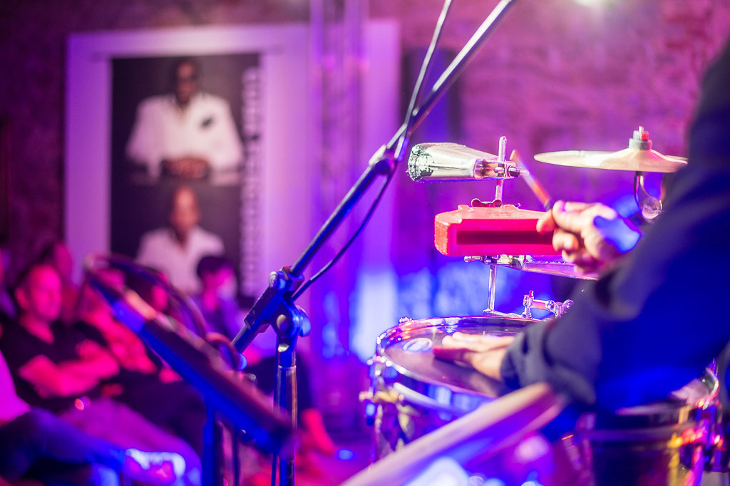 Tango meets Cuba | Tango meets Cuba mit den Klazz Brothers & Cuba Percussion im Forte Belvedere Leisnig zum Festival Hallo Leisnig 2022. - Realisiert mit Pictrs.com