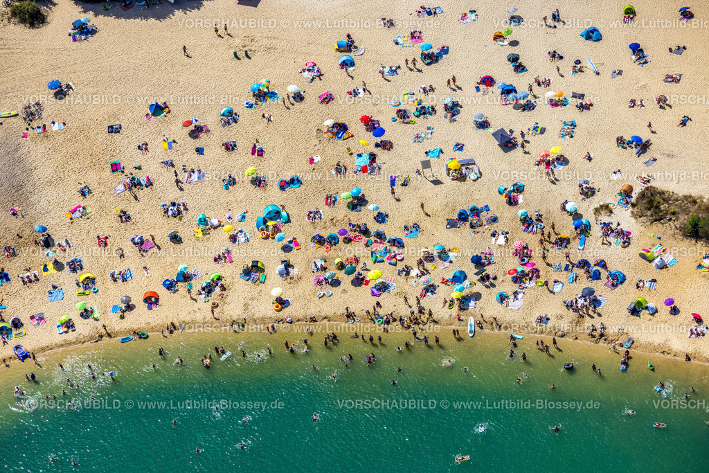 Haltern220800287 | Luftbild Badende im Silbersee Haltern bei Sythen, Ansturm auf das türkisfarbene Wasser bei über 30 Grad,  Lehmbraken, Haltern am See, Ruhrgebiet, Nordrhein-Westfalen, Deutschland