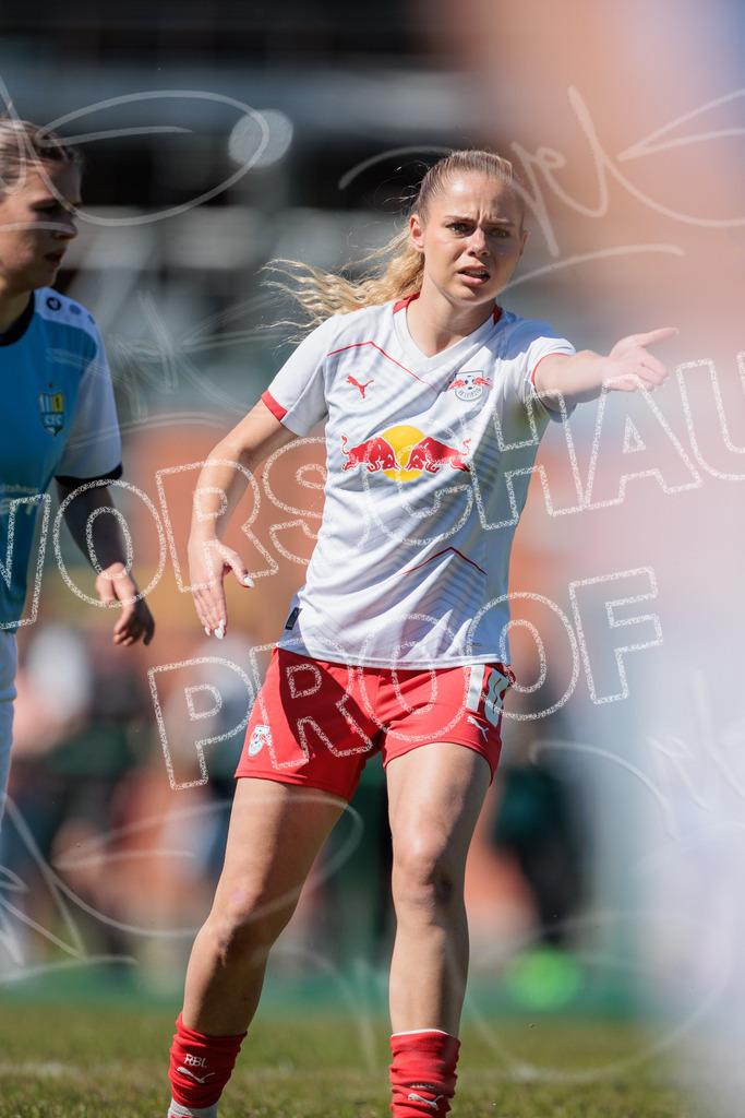 Gipfeltreffen der Frauen: Finale um den Sachsenlotto Landespokal 2026 | Am 1. Mai 2026 trafen im Endspiel des Sachsenlotto Landespokals die Frauen des Chemnitzer FC und die zweite Mannschaft von RasenBallsport Leipzig aufeinander. Vor stimmungsvoller Kulisse kämpften beide Teams ab 15:00 Uhr um die begehrte Trophäe des sächsischen Fußballs. Diese Galerie zeigt die Highlights, packende Zweikämpfe und die emotionalsten Momente des Finaltags. - Realisiert mit Pictrs.com