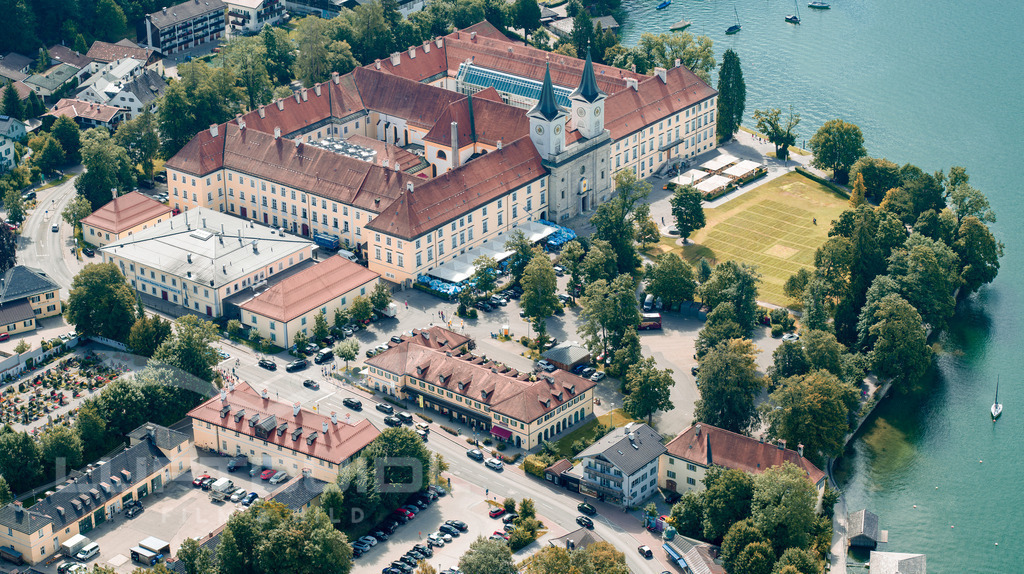 Das Schloss Tegernsee II; S32 | LuftBuidl Tegernsee - Realisiert mit Pictrs.com