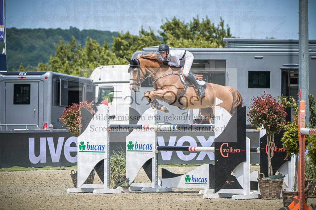 DOS_4316 | Entdecke hochwertige Reitturnierfotos von Foto Oger. Professionell, emotional und authentisch – jetzt Lieblingsmomente im Shop bestellen.Deutschlandweite Turnierfotografie. - Realisiert mit Pictrs.com
