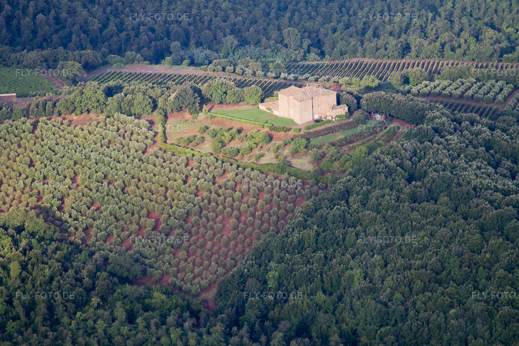 Luftbild: Ortsansicht in Montalcino im Bundesland Siena in Italien. Foto: IMG_43691.jpg vom 28.07.2011 durch Werner Riehm/FLY-FOTO.de