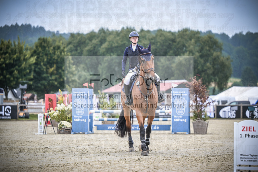 DOS_0082 | Entdecke hochwertige Reitturnierfotos von Foto Oger. Professionell, emotional und authentisch – jetzt Lieblingsmomente im Shop bestellen.Deutschlandweite Turnierfotografie. - Realisiert mit Pictrs.com