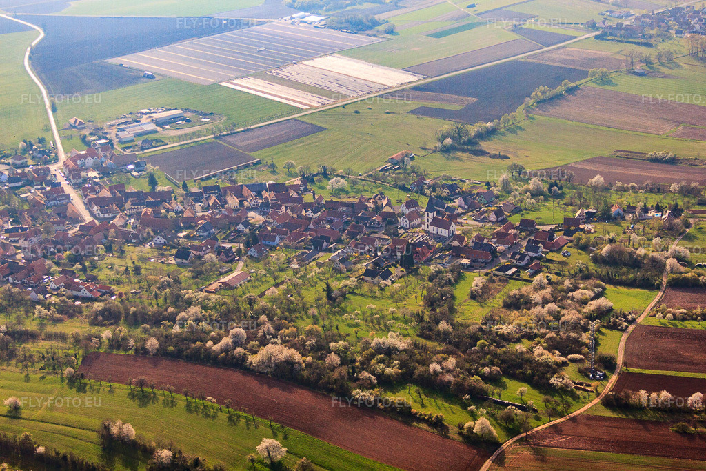 Vue aérienne: Vue de la ville depuis le nord-ouest à Morsbronn-les-Bains dans le département Bas Rhin, France – .Photo: IMG_63753.jpg prise le 30/03/2014 par Werner Riehm/FLY-FOTO.eu – Résolution de l'original: 4752 x 3168 px