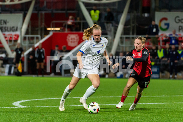 20241007NSZ_9941 | Luca Birkholz (Carl Zeiss Jena,No.20) setzt zum Schuß an. Rechts Sofie Zdebel (Bayer Leverkusen,No.16)DEU, Leverkusen, 07.10.2024 Fußball, Frauen, Google Pixel Frauen-Bundesliga, Saison 2024/2025, 5. Spieltag, Bayer 04 Leverkusen - FC Carl Zeiss JenaDIE DFB-RICHTLINIEN UNTERSAGEN JEGLICHE NUTZUNG VON FOTOS ALS SEQUENZBILDER UND/ODER VIDEOÄHNLICHE FOTOSTRECKEN - Realisiert mit Pictrs.com