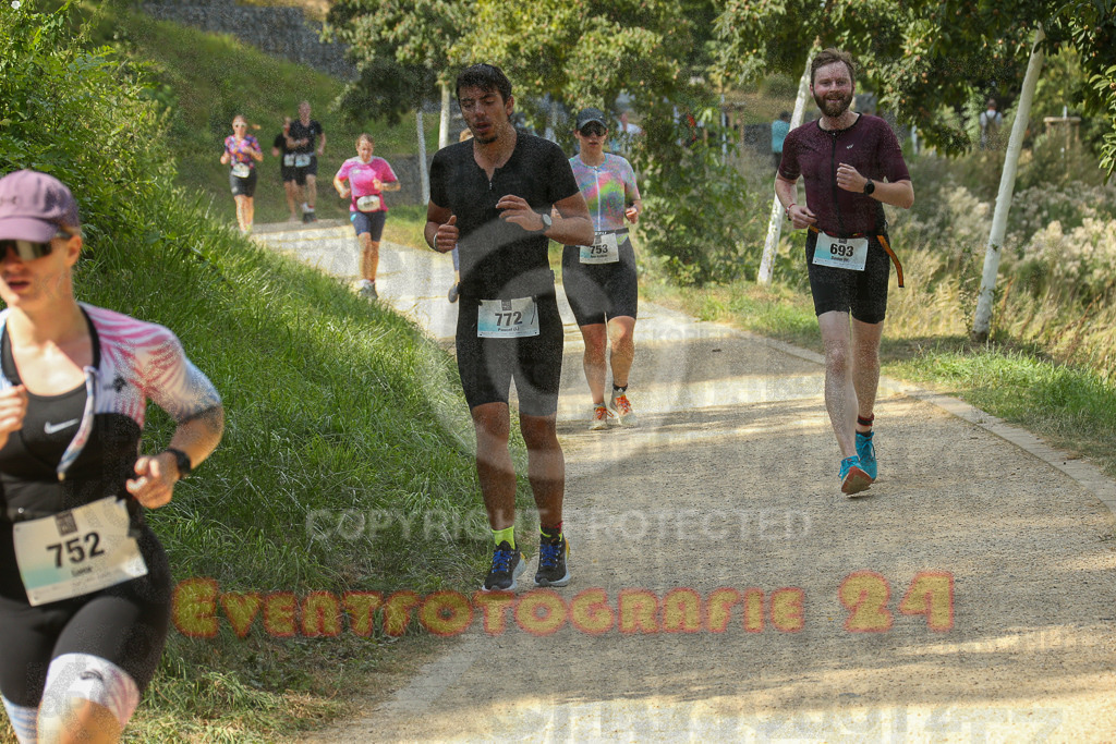 250824_1455_EX1_8012 | Sportfotografie im Rhein-Sieg Kreis, Köln, Bonn, NRW, Rheinland Pfalz, Hessen, etc. Unser Tätigkeitsfeld umfasst den Laufsport vom Volkslauf über den Marathon, Duathlon, Triathon bis zum Ultralauf wie Kölnpfad Ultra oder Schindertrail.