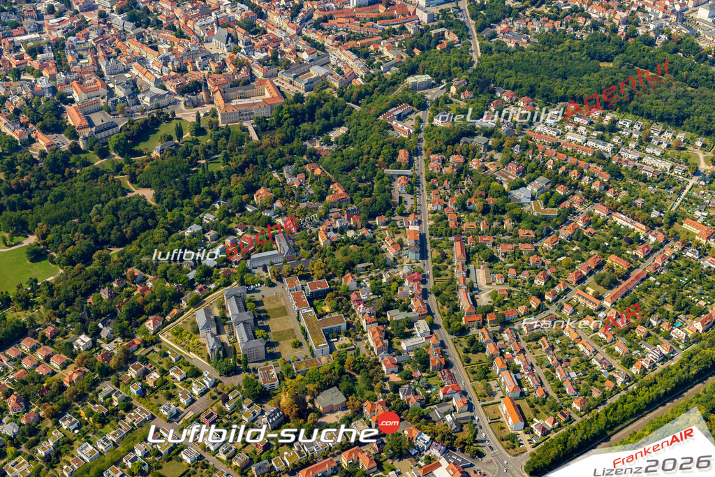 Luftbild der Stadt Weimar - Die Luftaufnahme wurde 2025 vom UL-Flugzeug heraus erstellt ( keine Drohne ) - Hochauflösende Luftaufnahme - für professionelle Ausdrucke geeignet. Die Geschenkidee !Hier alle&nbsp;Infos zur Lizenzierung der LuftaufnahmeWir fliegen auch dieses Jahr wieder in Ihre Region um Luftbilder zu erstellen.- Luftbild anfragen