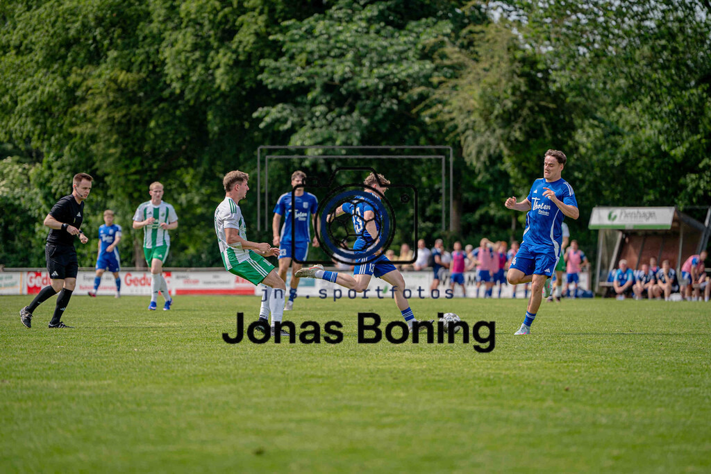 Fußball I Herren I Saison 2025-2026 I Bezirksliga Weser-Ems 4 I 33. Spieltag I TuS Lutten - SV Altenoythe I 18624 | jns.sportfotos - Realisiert mit Pictrs.com