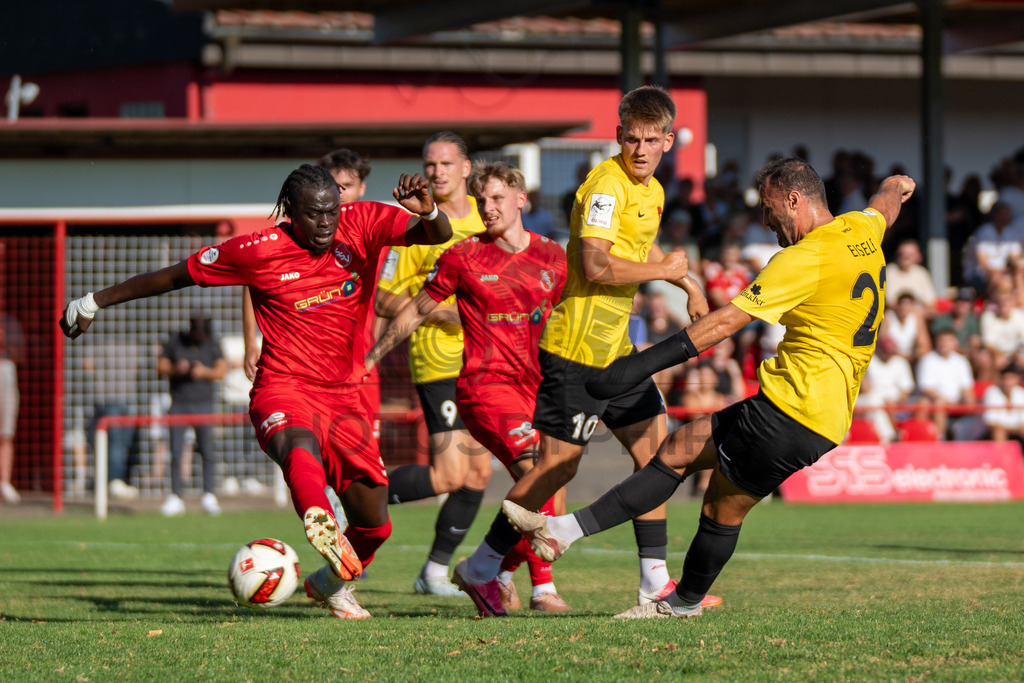 SSV Schwäbisch Hall vs. SG Sonnenhof Großaspach, Fussball, WFV-Pokal, 3. Runde, 11.08.2026 | Torchance durch Fabian Eisele (SG Sonnenhof Großaspach, #23),SSV Schwäbisch Hall vs. SG Sonnenhof Großaspach, Fussball, WFV-Pokal, 3. Runde, 11.08.2026