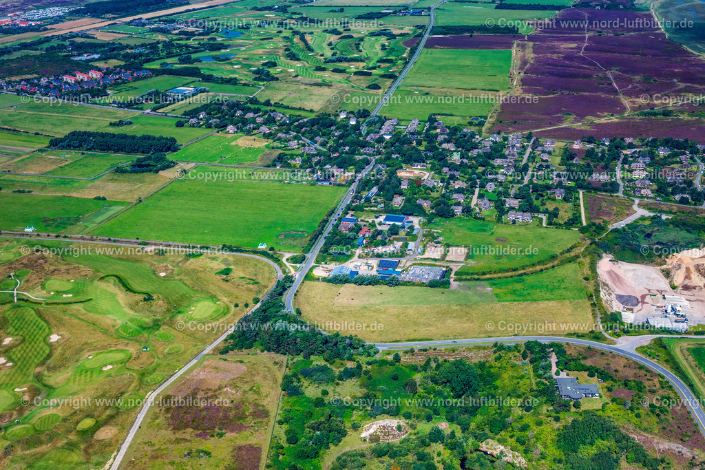 Sylt_Braderup_ELS_9284130825 | WENNINGSTEDT-BRADERUP (SYLT) 13.08.2025 Ortsansicht an der Meeres-Küste im Ortsteil Braderup in Wenningstedt-Braderup (Sylt) auf der Insel Sylt im Bundesland Schleswig-Holstein, Deutschland. // Townscape on the seacoast in the district Braderup in Wenningstedt-Braderup (Sylt) at the island Sylt in the state Schleswig-Holstein, Germany. Foto: Martin Elsen