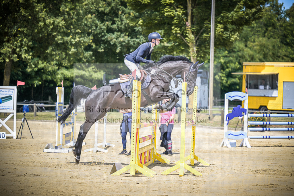 DOS_7552 | Entdecke hochwertige Reitturnierfotos von Foto Oger. Professionell, emotional und authentisch – jetzt Lieblingsmomente im Shop bestellen.Deutschlandweite Turnierfotografie. - Realisiert mit Pictrs.com