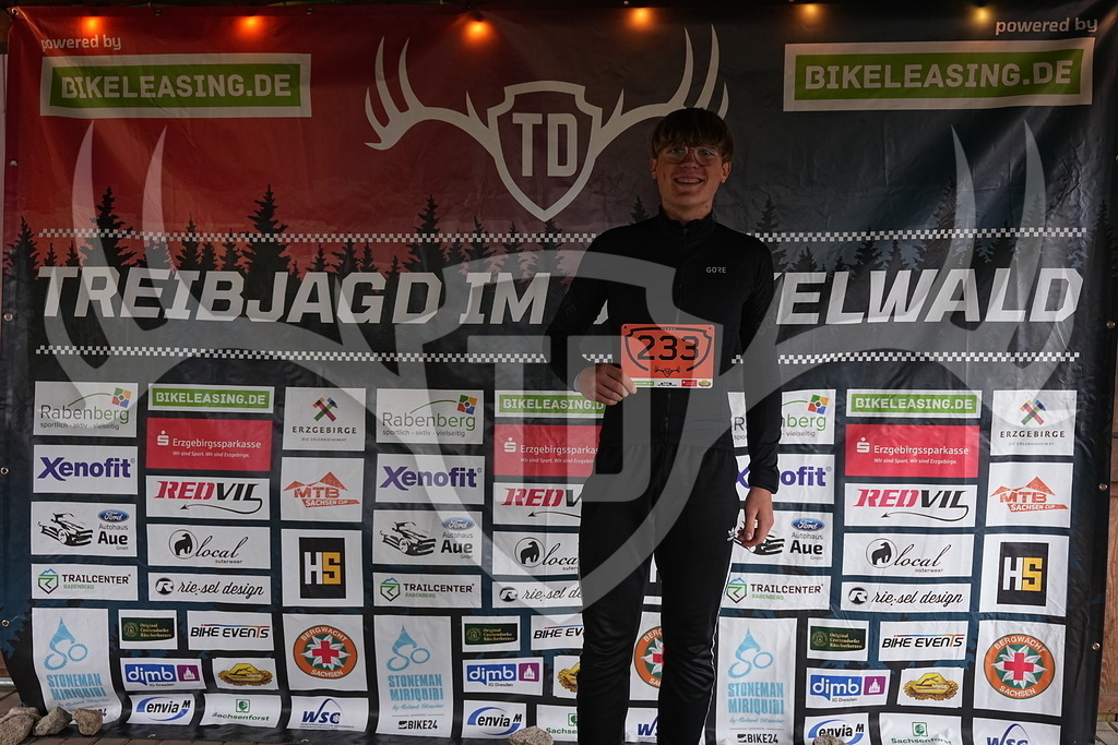 A1_09439 | Fotogalerie der Treibjagd im Dunkelwald - Dein MTB Etappenrennen im Erzgebirge - Realisiert mit Pictrs.com