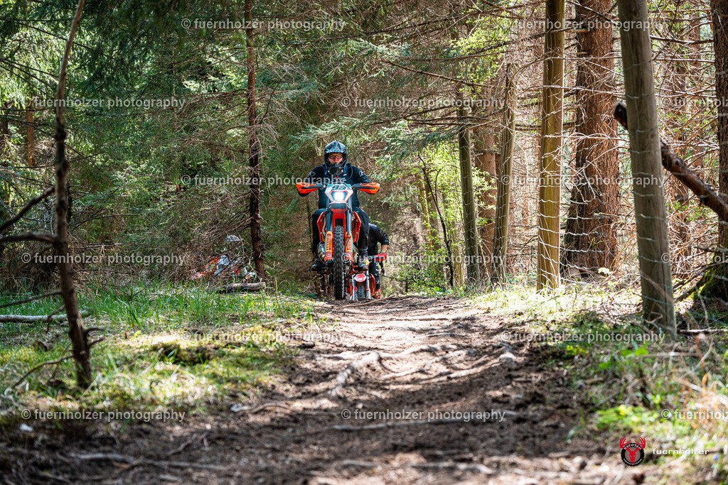 fuernholzer_250501-C2-377 | Fotografische Impressionen von der Red Stag Enduro Extreme by fuernholzer-photography.com. Endurosport in Österreich fotografisch festgehalten von fuernholzer. Auftragsfotografie für Private, Gewerbefotos und Industriefotografie. Eventfotografie, Sportfotografie und Motorsportfotografie. Anbieter von Fotoworkshops, Fototraining, fotografischen Vorträgen und Fotoseminaren.