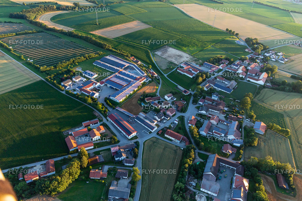 Feilmeier Unternehmensgruppe in Langenamming http://www.feilmeier.com/ www.osterhofen.de | Luftbild: Feilmeier Unternehmensgruppe in Langenamming http://www.feilmeier.com/ www.osterhofen.de im Ortsteil Langenamming in Osterhofen im Bundesland Bayern in Deutschland. Foto: IMG_132921.jpg vom 02.07.2022 durch ©2025 Werner Riehm fly-foto.de/copyright - Realisiert mit Pictrs.com