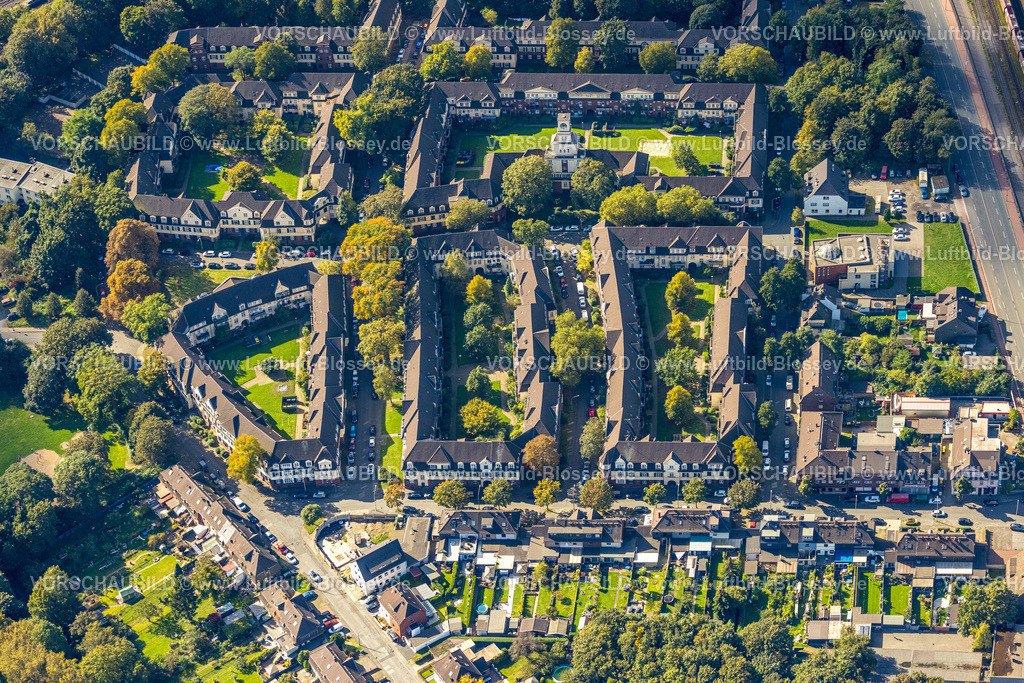 Duisburg241002459 | Luftbild, ehemalige Arbeitersiedlung Siedlung Hüttenheim mit Turmuhr, Hüttenheim, Duisburg, Ruhrgebiet, Nordrhein-Westfalen, Deutschland