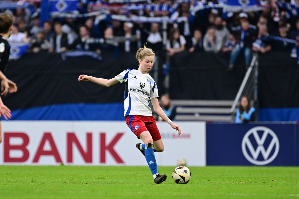 Fußball I Frauen I Saison 2024-2025 I DFB-Pokal I Halbfinale I Hamburger SV - SV Werder Bremen | Der Sportfotograf. - Realisiert mit Pictrs.com