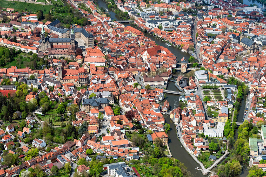 Altstadtbereich und Innenstadtzentrum in Bamberg | BAMBERG 28.04.2022 Altstadtbereich und Innenstadtzentrum in Bamberg im Bundesland Bayern, Deutschland. // Old Town area and city center in Bamberg in the state Bavaria, Germany. 