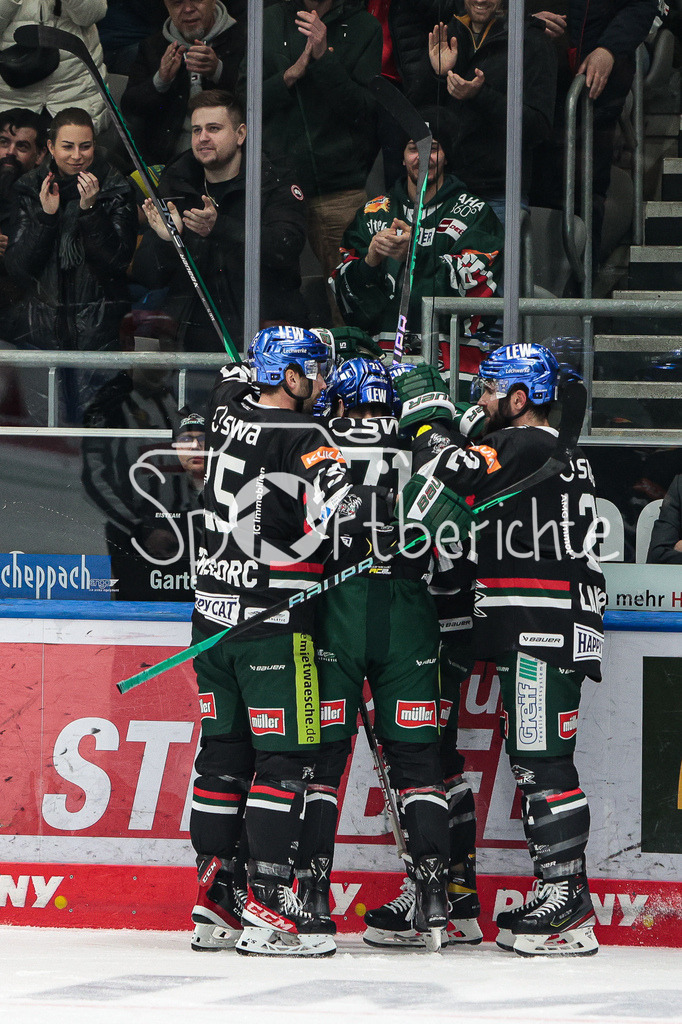 Augsburger Panther - Nürnberg ICE Tigers | TOR fuer Augsburg - der Jubel nach dem Treffer zum 2-2 durch David STIELER (AEV #21)