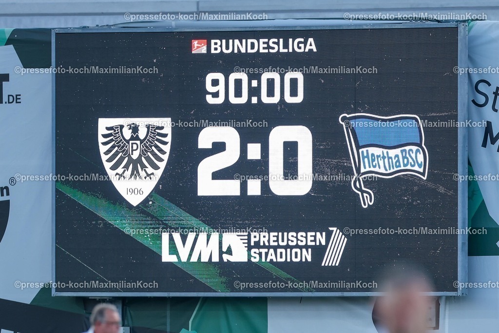 SCP09052501110 | 09.05.2025, Fußball, Preußen Münster - Hertha BSC, 2. Fußball Bundesliga, 33. Spieltag, Preußenstadion, Saison 2024 2025: Anzeigetafel mit dem Offiziellen Schlussergebnis Ergebnis 2:0 Spielstand EndstandDFB regulations prohibit any use of photographs as image sequences and or quasi-video.