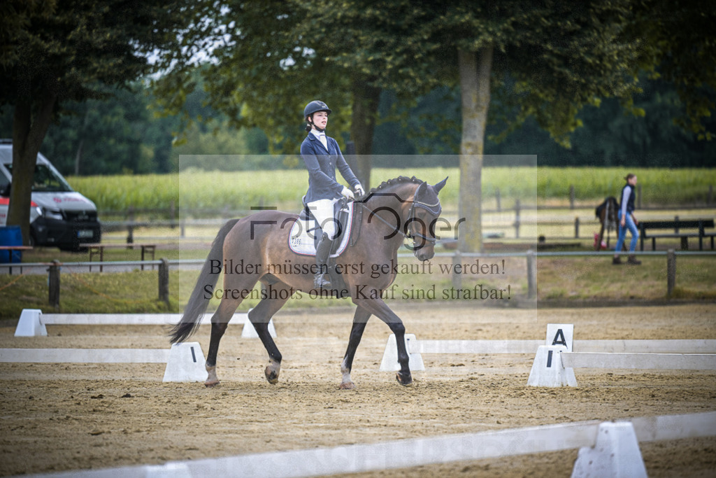 DOS_4405 | Entdecke hochwertige Reitturnierfotos von Foto Oger. Professionell, emotional und authentisch – jetzt Lieblingsmomente im Shop bestellen. - Realisiert mit Pictrs.com