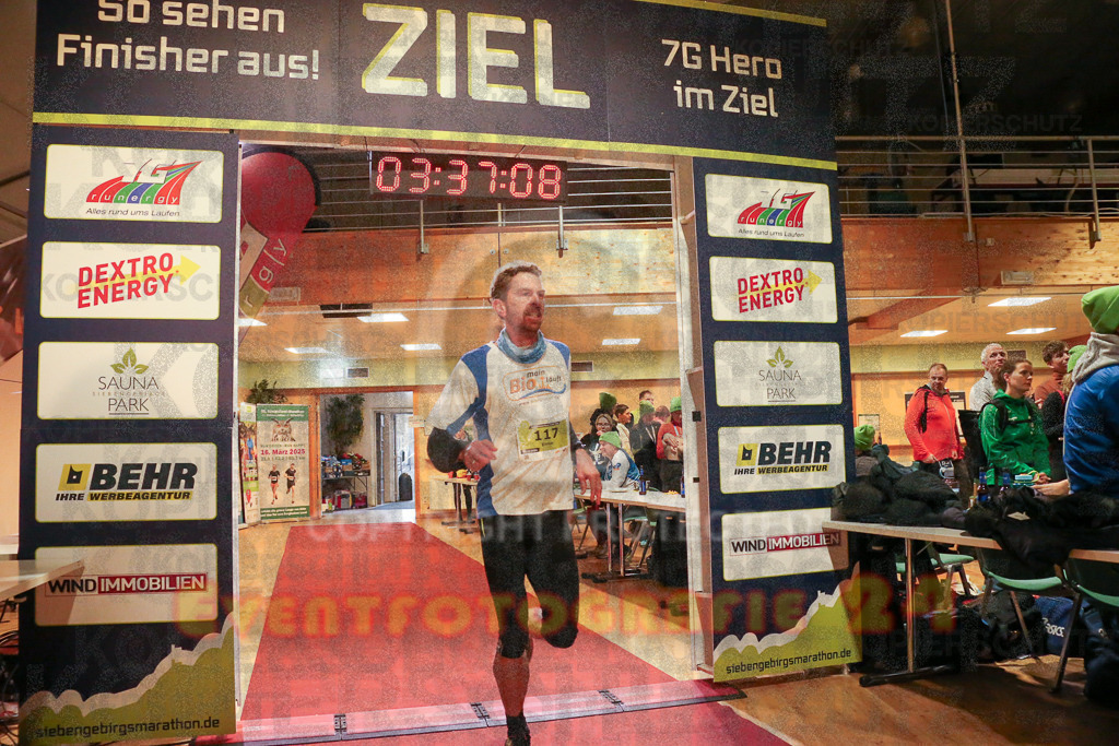 241208_1240_EX1_7808 | Sportfotografie im Rhein-Sieg Kreis, Köln, Bonn, NRW, Rheinland Pfalz, Hessen, etc. Unser Tätigkeitsfeld umfasst den Laufsport vom Volkslauf über den Marathon, Duathlon, Triathon bis zum Ultralauf wie Kölnpfad Ultra oder Schindertrail.