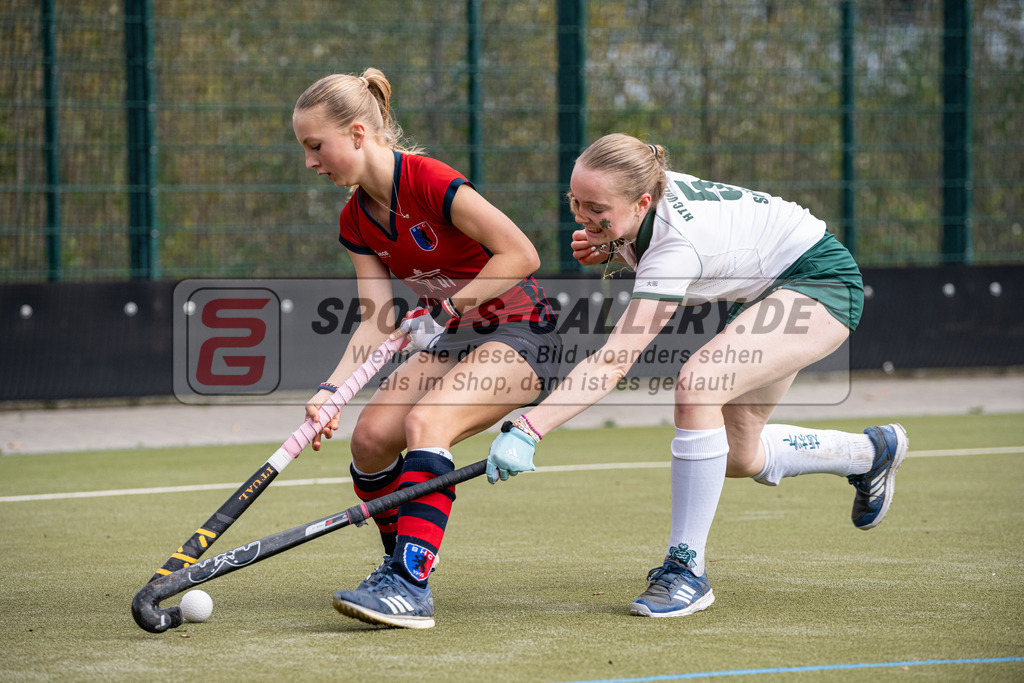 SFE_20231021_0117 | Deutsche Meisterschaft Weibliche U16 Halbfinale Uhlenhorst Mülheim - Berliner HC am 21.10.2023 in Köln (Düsseldorfer Hockeyclub 1905 e.V.), Photo: Stephan Fehrmann 2023 (Sports-Gallery)