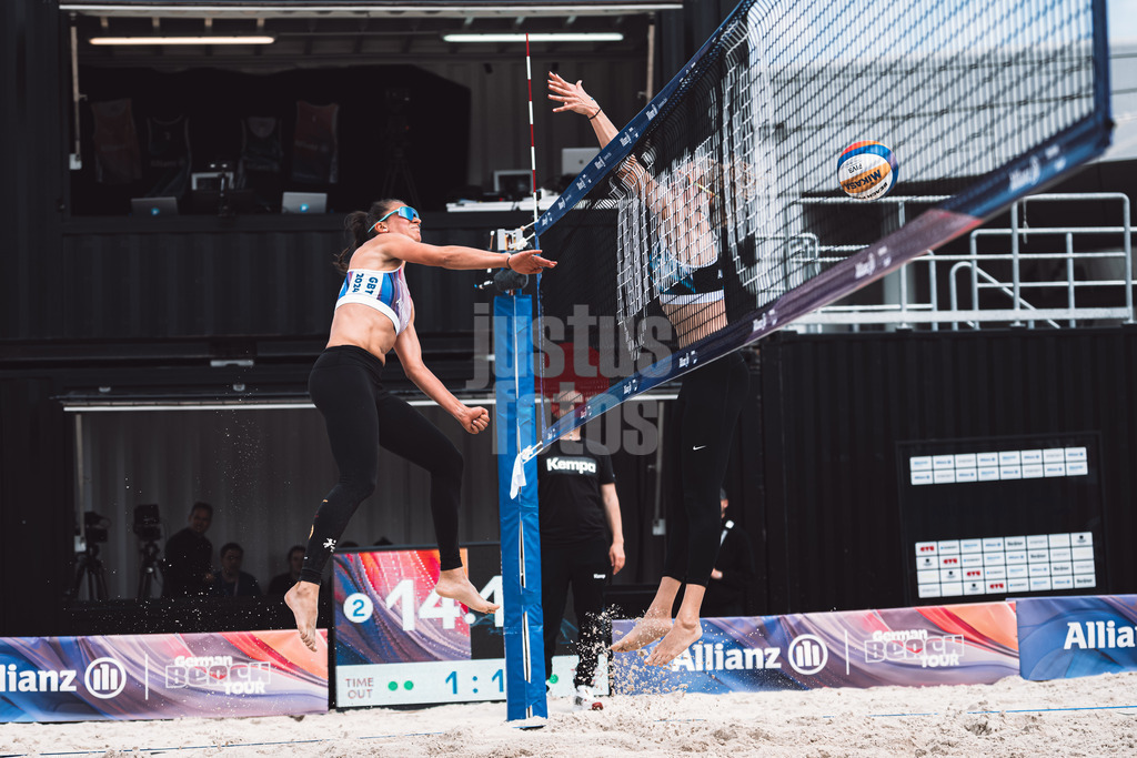 Beachvolleyball | Frauen | German Beach Tour 2024 | Tourstop Bremen | 06.06.2024 | Sophia Sarnighausen beim Angriff