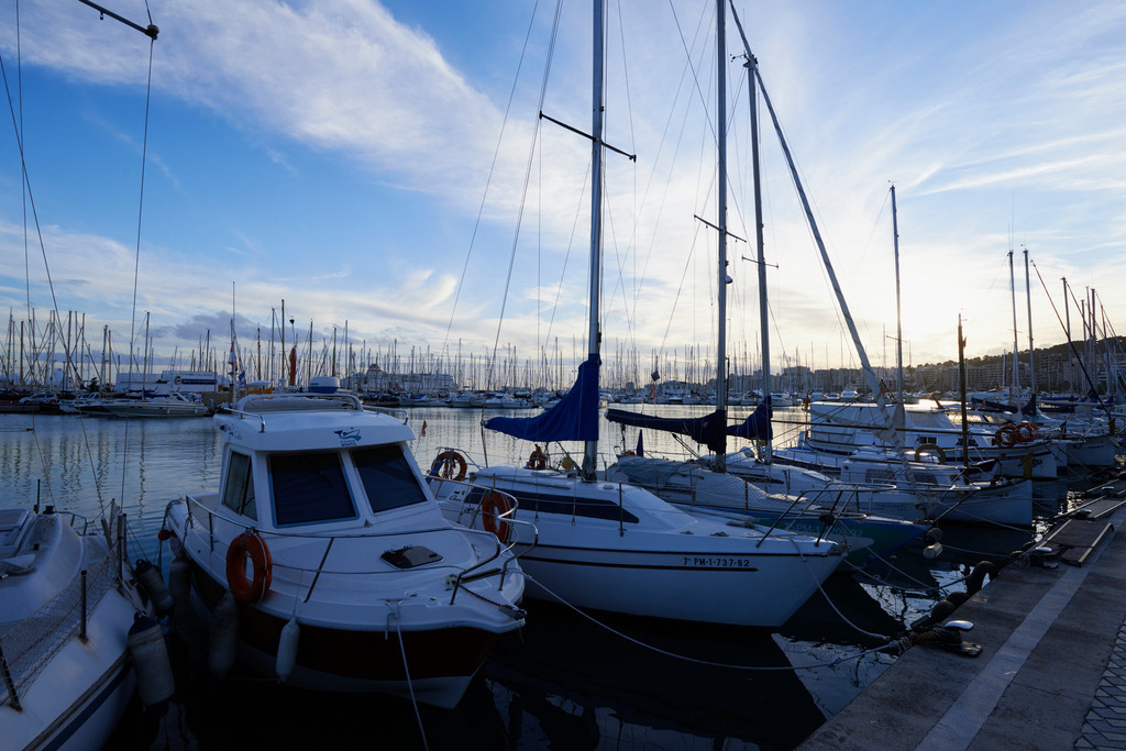 Boote im Hafen | Palma de Mallorca, Spanien - December 28, 2013: Boote im Hafen. - Realisiert mit Pictrs.com
