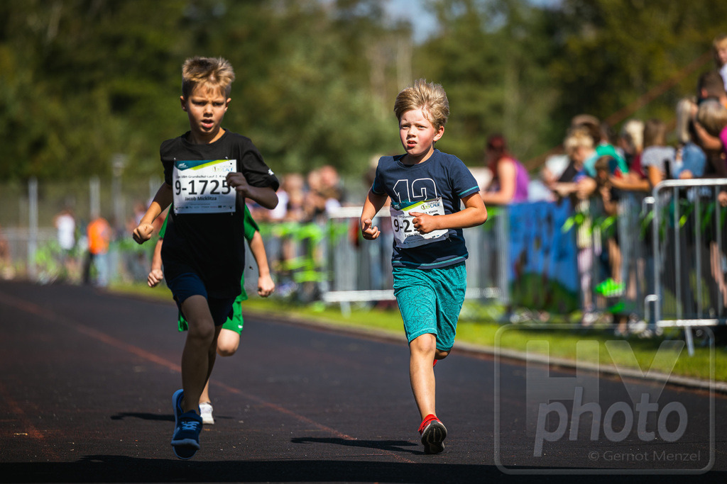 16. Hoywoj-CityLauf im Sportforum Hoyerswerda - 16.09.2023 | 1km VBH-Grundschul-Lauf 2. Klassen - Realisiert mit Pictrs.com